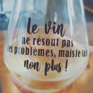 Autocollant Le vin ne résout pas les problèmes