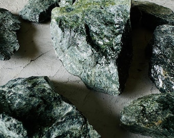 PREMIUM Forest GREEN Welsh ROCKS | High Quality Green Mini Rocks | Terrarium Supplies | Decorative Stones | Shiny Natural Project Rockery