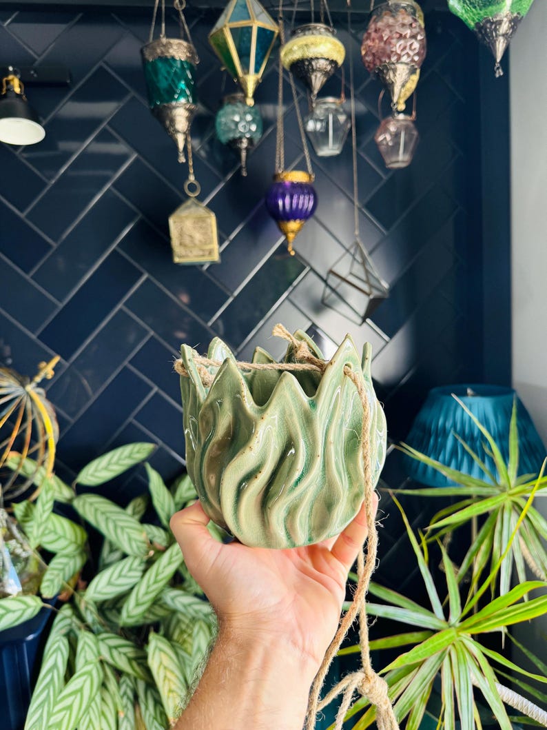 HANGING GLAZED POT | Glazed Clay Pot With Natural Hanging Thread | Stylish Design | Stunning Planter | Earthenware | Botanical Leafy Style bild 5