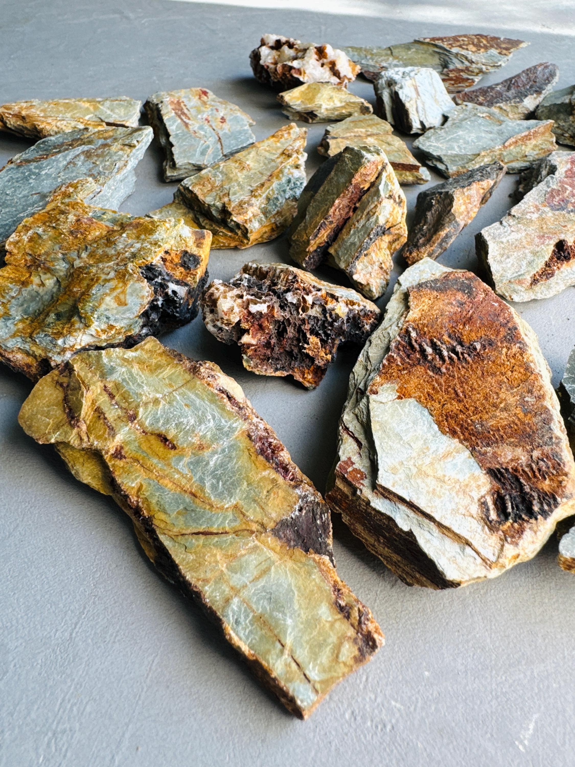 RUSTIC SLATE STONES | Terrarium Supplies | Decorative Rocks | Landscaping for Terrariums, Aquariums, Vivariums, Paludariums and House Plants
