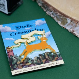 Fantasy hert speld met achtergrondkaart op een groene achtergrond.