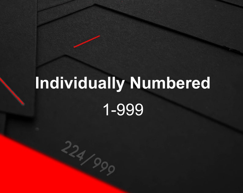 Może przedstawiać: Czarna i czerwona karta z tekstem "Numerowane indywidualnie 1-999" i "224/999".