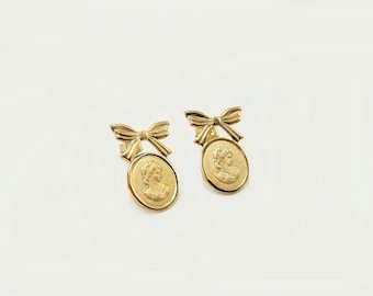 Boucles d'oreilles camée victoriennes en or 14 carats : clous de 20 mm