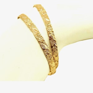 Vintage guldfyllt blommigt etsat armbandsset – Par slip-on armband för små handleder – Handgjorda smycken i 14K guldfyllt, gåva