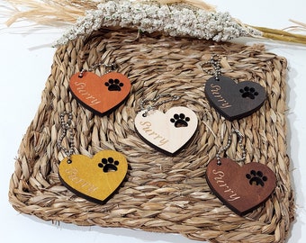Llavero de madera en corazón con huella de perro / gato y con el nombre de tu mascota personalizado