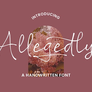 Könnte beinhalten: Ein weinroter Hintergrund mit dem Wort "Allegedly" in weißer, handschriftlicher Schrift. Das Wort ist über einem floralen Bild in einem bogenförmigen Rahmen zentriert. Die Texte "Introducing" und "A Handwritten Font" sind ebenfalls vorhanden.