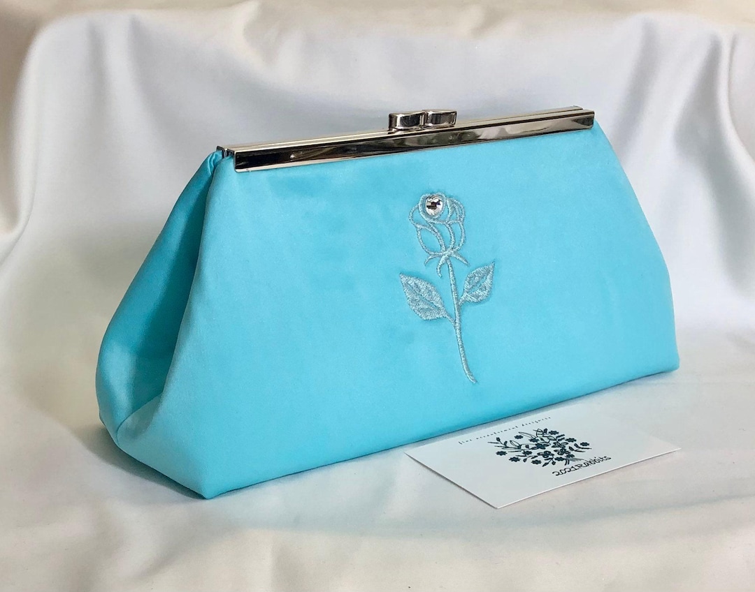 Borsa da sera clutch color turchese acquamarina rosa ricamata