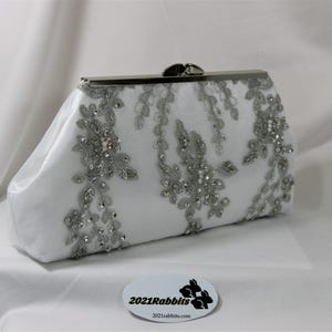 Hochzeits-Clutch Satin, Abendtasche, Geldbörse - silberfarbene Perlen bestickte Paillettenspitze - silberfarbene Nickel-Hardware