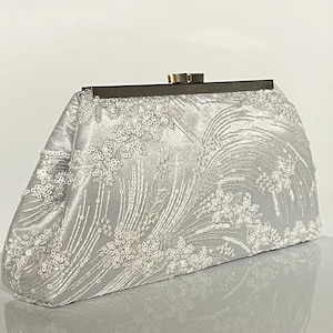 Silberne Pailletten-Hochzeitstasche, Abendtasche, Handtasche mit Satin & bestickter Pailletten-Spitze - 18 cm silberner Nickelrahmen - optionaler Kettenriemen