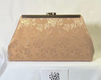 Donkergouden avondtas clutch tas met roze jacquard satijn en parelgaas kant - antieke messing hardware