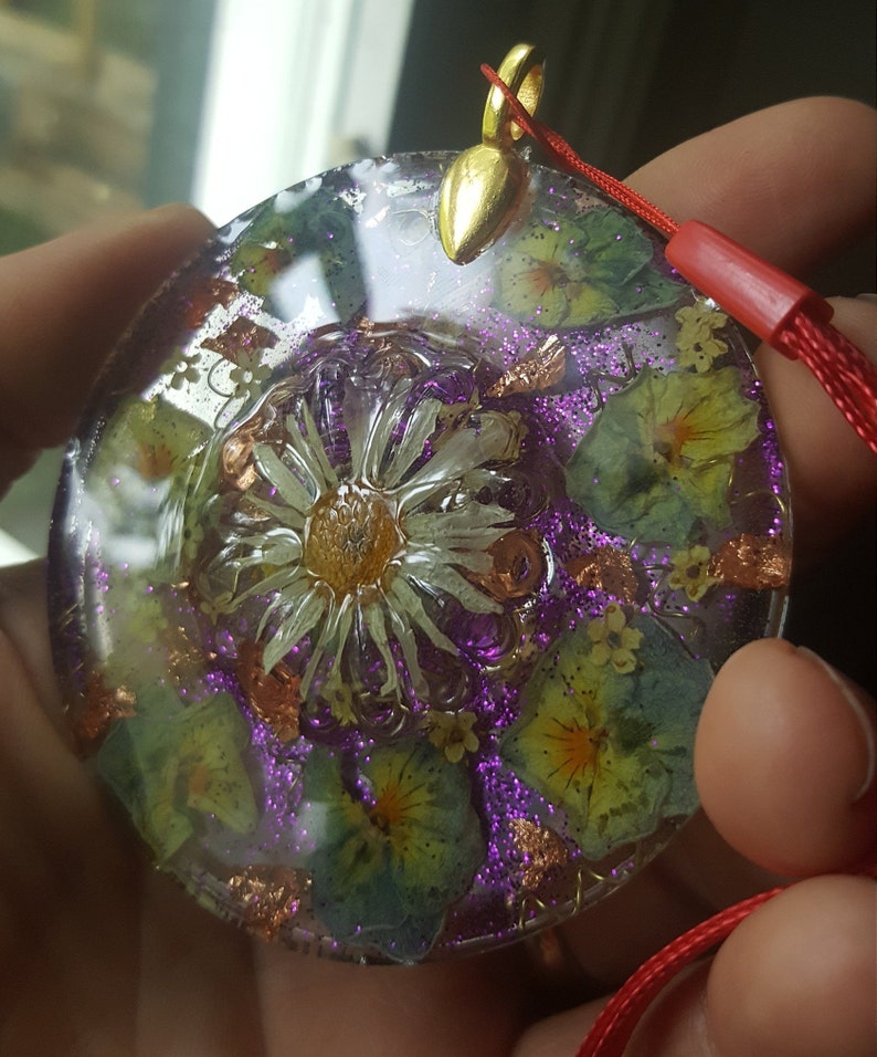 Techniques To Embed Flowers In Resin  12 Steps With