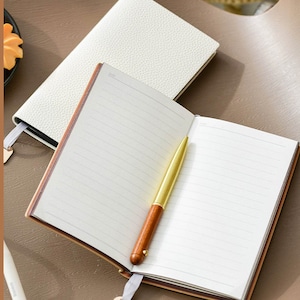 Gepersonaliseerd reisdagboek, avonturendagboek op maat, cadeau op maat voor een reiziger, gegraveerd avonturennotitieboekje, veganistisch cadeau, verjaardagscadeau afbeelding 10