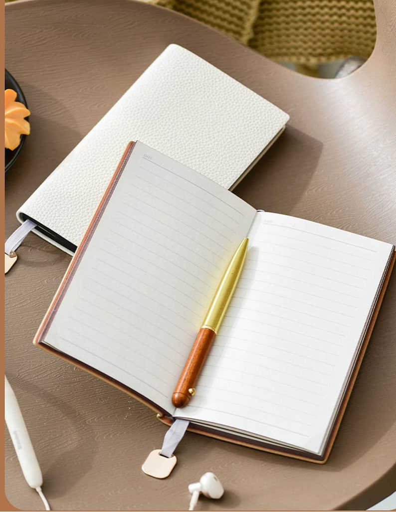 Gepersonaliseerd reisdagboek, avonturendagboek op maat, cadeau op maat voor een reiziger, gegraveerd avonturennotitieboekje, veganistisch cadeau, verjaardagscadeau afbeelding 10