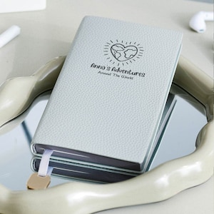 Gepersonaliseerd reisdagboek, avonturendagboek op maat, cadeau op maat voor een reiziger, gegraveerd avonturennotitieboekje, veganistisch cadeau, verjaardagscadeau afbeelding 9