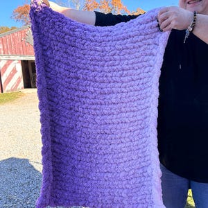 Kleine Babydecke - Ombre Lila Chenilledecke, Ultra Soft Babydecke, Handgefertigter Grobstrick-Überwurf, Neugeborenengeschenk, Kinderzimmerdeko