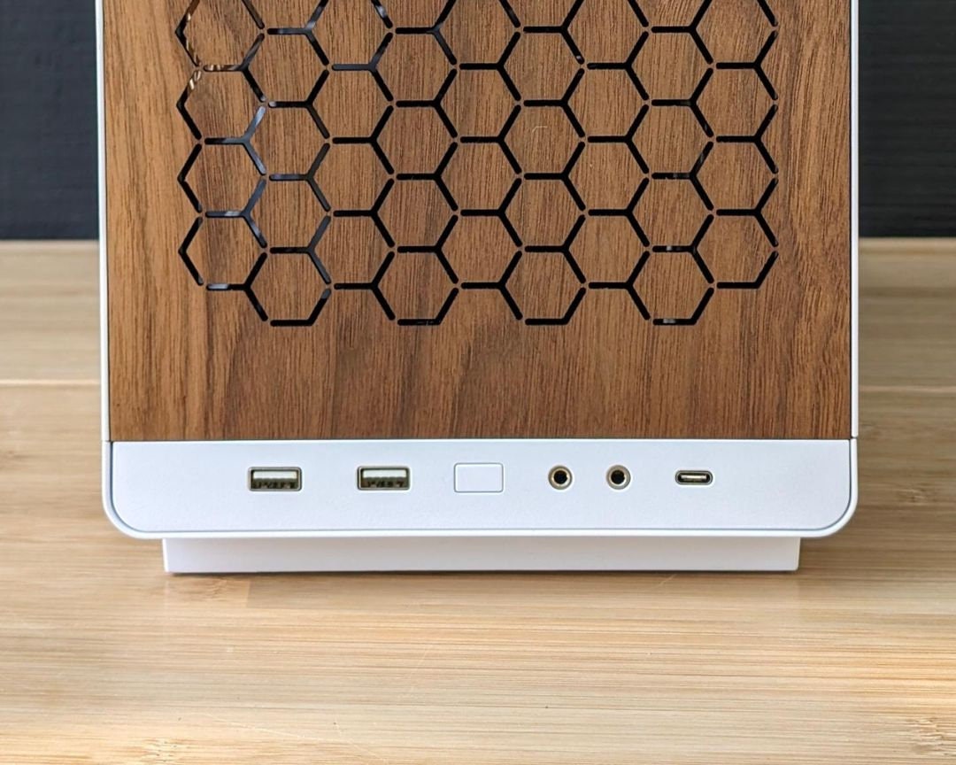 PCケース(自作PC用) LIANLI Compact PC Case, A3-mATX Wooden LIAN LI A3- mATX-WD Black Wood front panel SPCC M-ATX / ITX