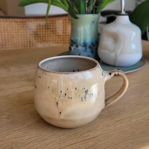 Handmade ceramic mug "Savanne" 350 ml – high-gloss speckled glaze, stoneware, ergonomic coffee mug, made in Germany