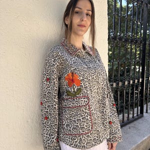 Hand-Embroidered Tiger Denim Jacket – Rhinestone Embellished Statement Jacket – Boho Artistic Denim – Unique Gift for Her