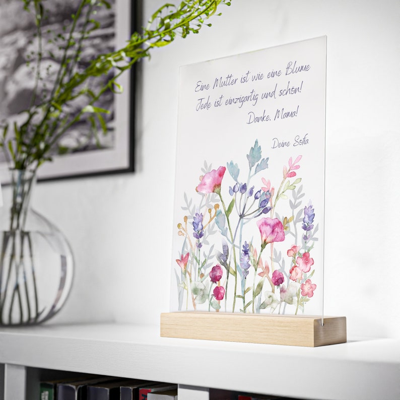 personalisiertes Geschenk auf Acrylglas mit Aufsteller aus Holz Blumenwiese Spruch 20 x 30 cm