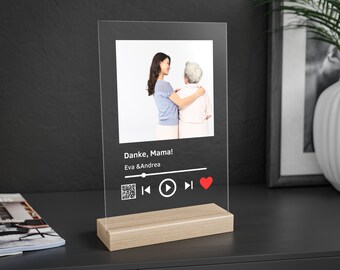 personalisiertes Geschenk auf Acrylglas mit Aufsteller aus Holz Musikplayer Player