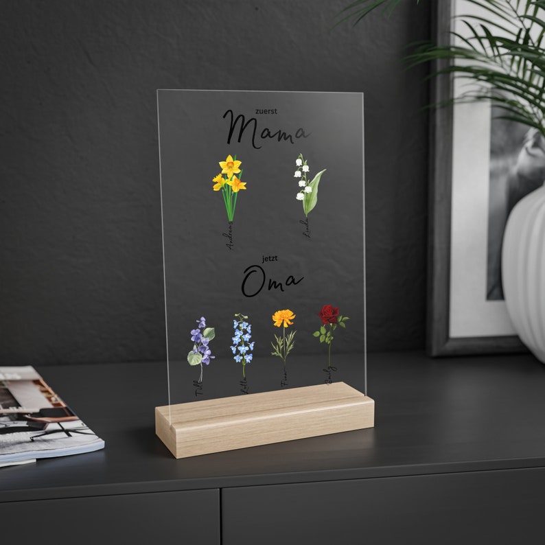 personalisiertes Geschenk auf Acrylglas mit Aufsteller aus Holz Blume Geburtsmonat Mama, Oma, Kinder, Enkelkinder Bild 2