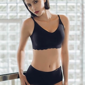 Schwarzes, drahtfreies und nahtloses Push-up- Bralette- und Panty-Set. Am besten Bralette für den täglichen Verschleiß, Sport, Yoga und Mutterschaft BH Zweck.