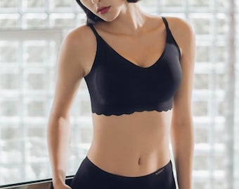 Black Wireless and seamless push up Bralette and panty set. Best Bralette for daily wear, sport, yoga and maternity bra purpose.