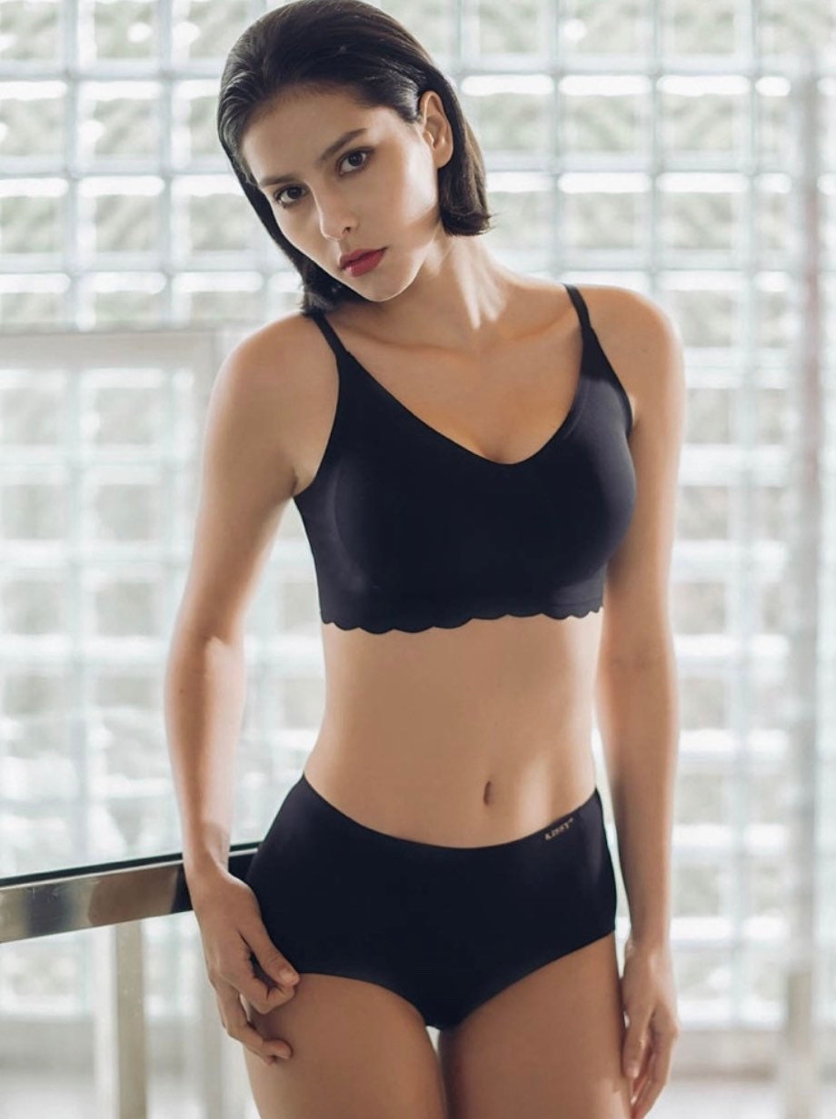 Hot Sexy Fitness Yoga Sports Wear Super Shockproof Gym Bra Panty Set -  China Sports Bra and Women Sportswear price