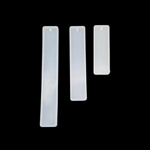 Peut inclure: Trois moules en silicone blanc pour faire des signets rectangulaires en résine. Les moules sont de tailles différentes.