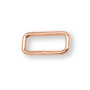 Op de afbeelding: Een rechthoekige metalen gesp in roségoud. De gesp heeft afgeronde hoeken en een naadloze uitstraling. Het metaal heeft een glanzende afwerking die licht reflecteert. De gesp is ontworpen voor diverse knutsel- en accessoireprojecten.