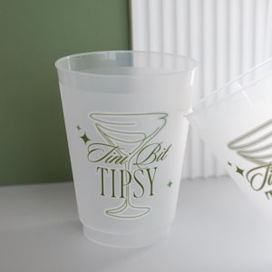 Tini Bit Tipsy-muggar | Bride in a Tini Bit Möhippa-muggar | Tini Bit Tipsy-muggar | Dirty Martini Möhippa-presenter