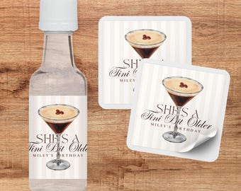 Etiquetas para botellas de licor Tini Bit Older Mini / Decoraciones de cumpleaños con temática de Espresso Martini / Fiesta de cumpleaños con temática de Espresso Martini