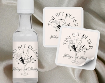 Etiquetas para mini botellas de licor Tini Bit Older / Recuerdos de cumpleaños con temática de Martini sucio / Recuerdos modernos para el 30 cumpleaños