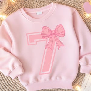 7-årsdag rosa kokett rosett png svg, sjuåring födelsedag svg, rosa kokett rosett
