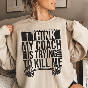 Entrenamiento divertido en el gimnasio (SVG/PPT), Creo que mi entrenador intenta matarme (SVG/PPT), Levantamiento de pesas, Regalo para entrenar en el gimnasio, Camiseta para amantes del fitness