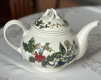 HOLLY & IVY Portmeirion Teapot with Lid