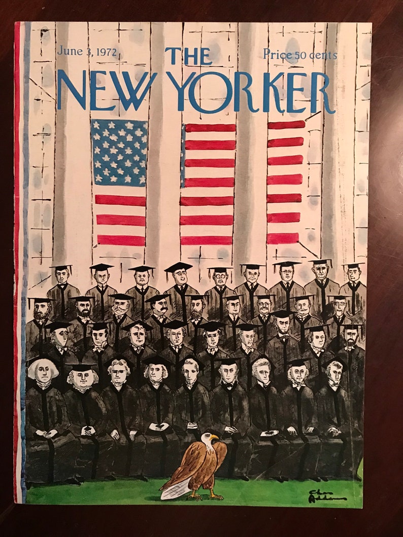 Puede incluir: La portada de la revista The New Yorker del 3 de junio de 1972, que presenta una ilustraci&oacute;n en blanco y negro de un grupo de personas con batas de graduaci&oacute;n, con un &aacute;guila calva de pie frente a ellos. La portada tambi&eacute;n presenta tres banderas estadounidenses.
