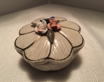 Vintage Trinket Box, White with Gold Trim, Flowers and Leaves, Collectible, Knick Knack, Jewelry Holder