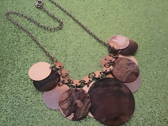 Multi gold tone shell necklace - image 5