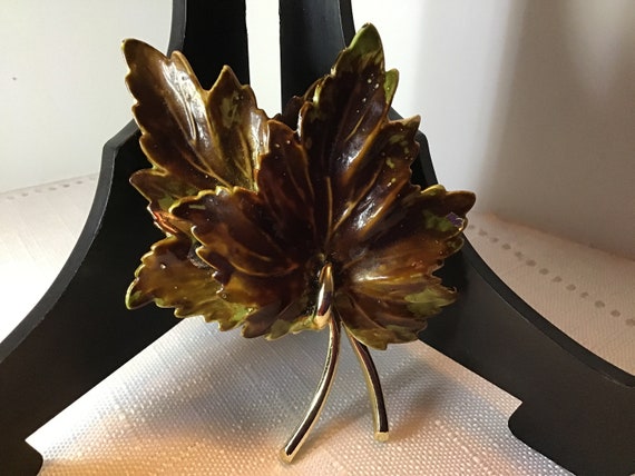 VTG Coro Pin, Double Leaves, Enameled Brown Color… - image 5