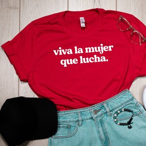 Viva la mujer que lucha, Latina Clothing, woman feminist shirt, Latina, Latin Pride, Latina Power, Latina Feminist,feminist shirt,girl power