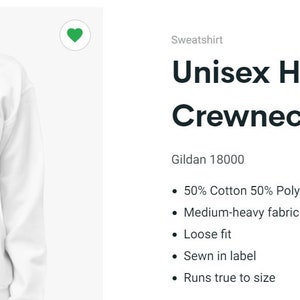 Puede incluir: Sudadera de cuello redondo unisex blanca hecha de una mezcla de algod&oacute;n y poli&eacute;ster. La sudadera se describe como "Heavy Blend" y es una Gildan 18000. Tiene un ajuste holgado y est&aacute; cosida con una etiqueta. La tela es de peso medio, con un peso de 8,0 onzas por yarda cuadrada.