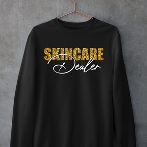 スキンケアディーラースウェットシャツ、スキンケアディーラー、ヒョウ柄シャツ、エステティシャンシャツ、皮膚科医、皮膚科、エステティシャンギフト、皮膚科医