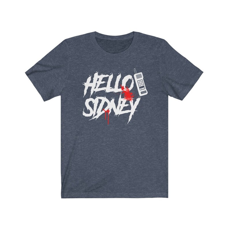 K&ouml;nnte beinhalten: Ein dunkelblaues T-Shirt mit einer wei&szlig;en Grafik eines Telefons mit Blutspritzern und dem Text "HELLO SIDNEY".
