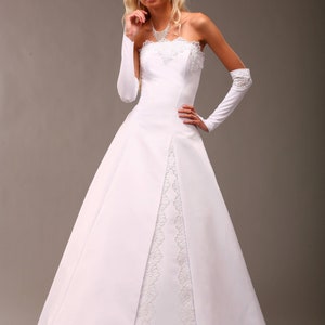 White Wedding Dress Bridal Gown Satin Sample Sale Low Cost Princess Style Classic