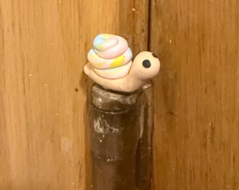 Mini Snail Magnetic Hinge Topper
