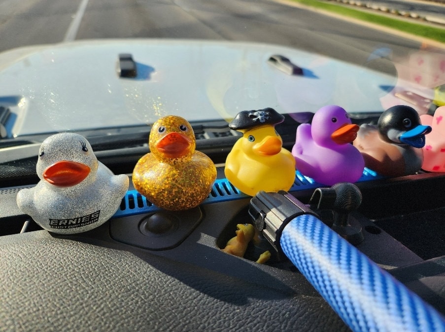 How to Attach Ducks to Jeep Dash: Easy Steps for a Perfect Fit