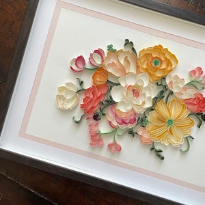 Pièce d'art quilling - fleurs en papier quilling - art quilling - décoration de la maison - pendaison de crémaillère - cadeau de fête des mères