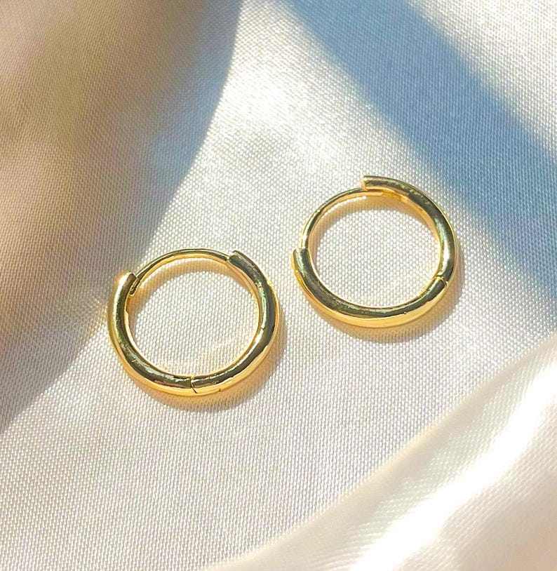 Créoles fines en or 18 ct - 100 % imperméables et résistantes à l'usure - disponibles en 3 tailles - parfaites pour offrir image 6