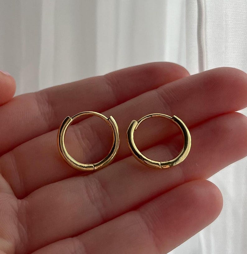 Créoles fines en or 18 ct - 100 % imperméables et résistantes à l'usure - disponibles en 3 tailles - parfaites pour offrir image 5